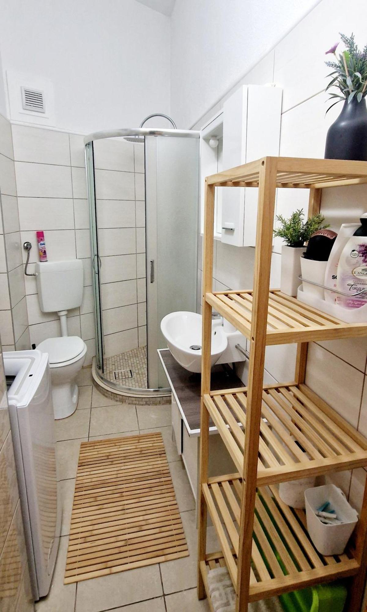 Apartment Megy With Balcony In City Center ซริกเวนิซา ภายนอก รูปภาพ